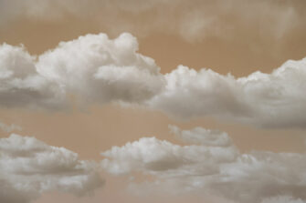 Bárányfelhők - barna művészi fotóposzter, óriásposzter